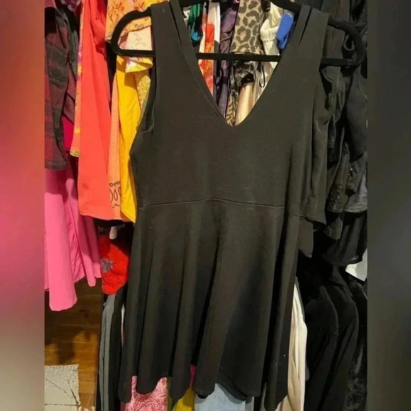 🤑 Really Cute and Sexy LBD Little Black Dress - Picture 2 of 4